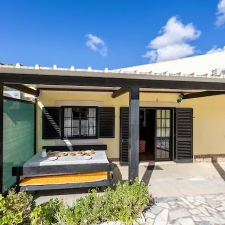 Quinta Aves - T2 Com Piscina Comum בית הארחה Odiáxere